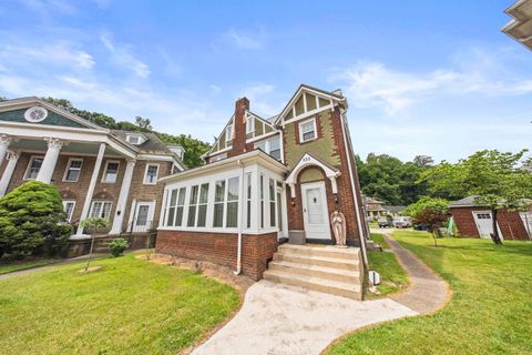 Tiny photo for 825 Rogers Court, Ashland, KY 41101 (MLS # 60758)