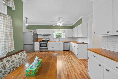 Tiny photo for 825 Rogers Court, Ashland, KY 41101 (MLS # 60758)
