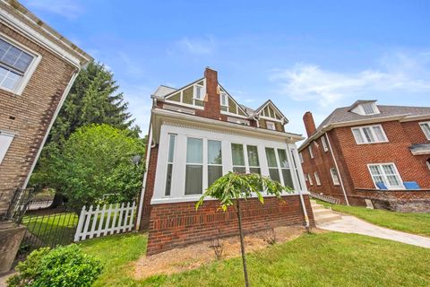 Tiny photo for 825 Rogers Court, Ashland, KY 41101 (MLS # 60758)