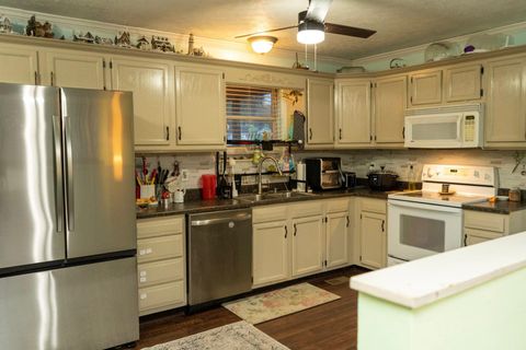 Tiny photo for 1020 Olive Street St, Flatwoods, KY 41139 (MLS # 59591)