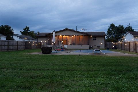 Tiny photo for 1020 Olive Street St, Flatwoods, KY 41139 (MLS # 59591)
