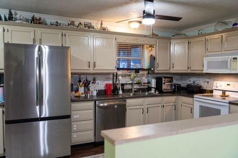 Tiny photo for 1020 Olive Street St, Flatwoods, KY 41139 (MLS # 59591)
