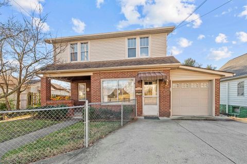 Tiny photo for 2224 Moore St, Ashland, KY 41101 (MLS # 60034)