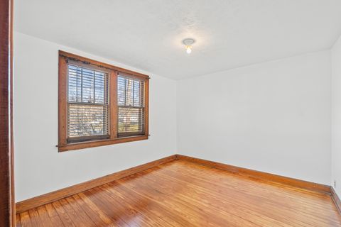 Tiny photo for 2224 Moore St, Ashland, KY 41101 (MLS # 60034)