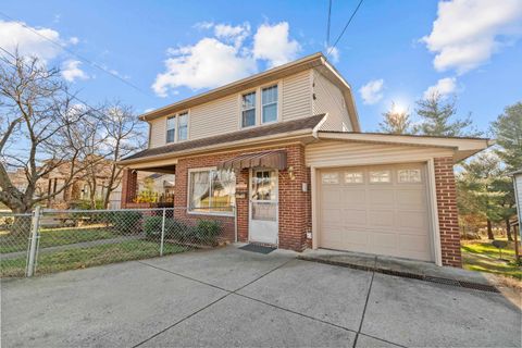 Tiny photo for 2224 Moore St, Ashland, KY 41101 (MLS # 60034)