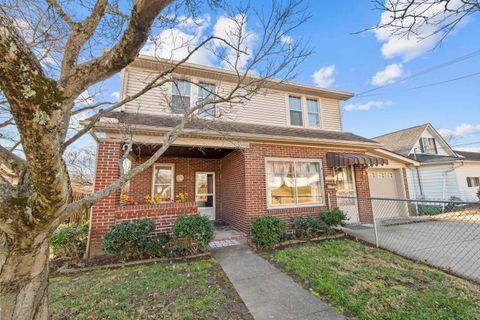 Tiny photo for 2224 Moore St, Ashland, KY 41101 (MLS # 60034)