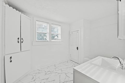 Tiny photo for 2224 Moore St, Ashland, KY 41101 (MLS # 60034)