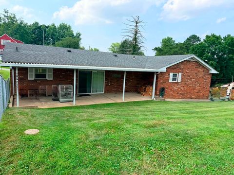 Tiny photo for 2222 Stephens Avenue, Ashland, KY 41101 (MLS # 60990)