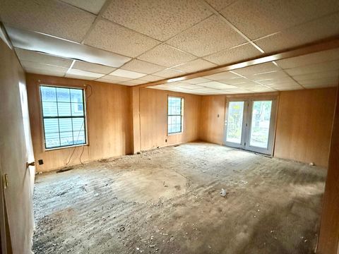 Tiny photo for 1303 Mullins Street, Flatwoods, KY 41139 (MLS # 59580)