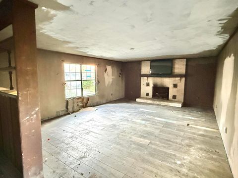 Tiny photo for 1303 Mullins Street, Flatwoods, KY 41139 (MLS # 59580)