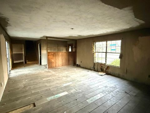 Tiny photo for 1303 Mullins Street, Flatwoods, KY 41139 (MLS # 59580)