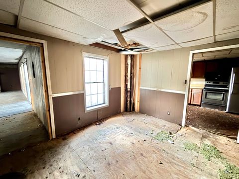 Tiny photo for 1303 Mullins Street, Flatwoods, KY 41139 (MLS # 59580)