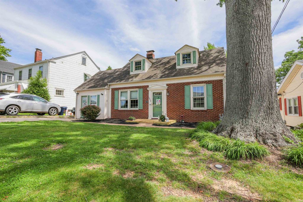 Photo of 1812 Creston Place Pl, Ashland, KY 41102 (MLS # 59977)