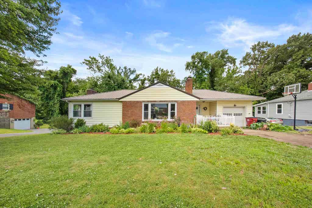 Photo of 108 Caroline Drive, Ashland, KY 41101 (MLS # 60831)