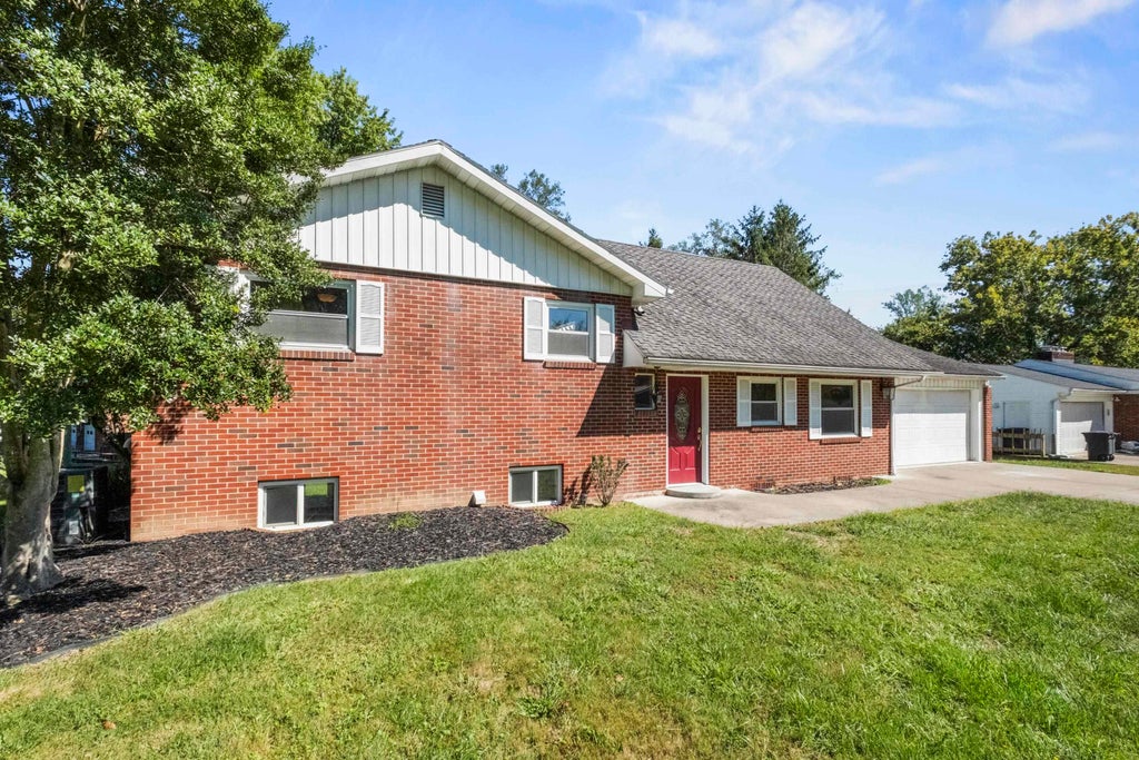 Photo of 503 Franklin Court, Ashland, KY 41101 (MLS # 61343)