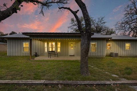 Photo of 1811 N Llano St, Fredericksburg, TX 78624 (MLS # 104230)