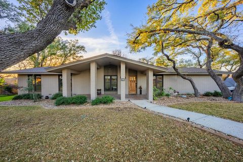 Photo of 125 Ridgewood Dr, Fredericksburg, TX 78624 (MLS # 101830)