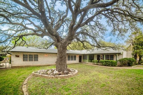 Photo of 106 S Cherry St, Fredericksburg, TX 78624 (MLS # 97069)