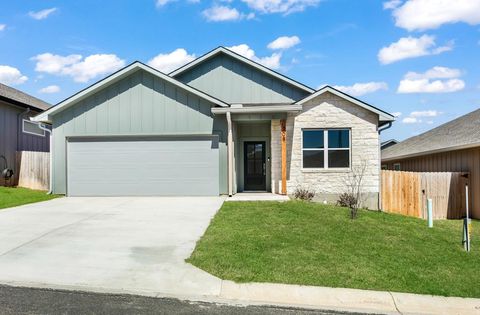 Photo of 708 Wedgewood Lane, Fredericksburg, TX 78624 (MLS # 101841)