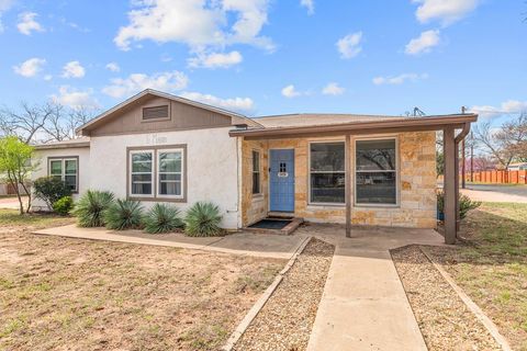 Photo of 509 W Centre St, Fredericksburg, TX 78624 (MLS # 103954)