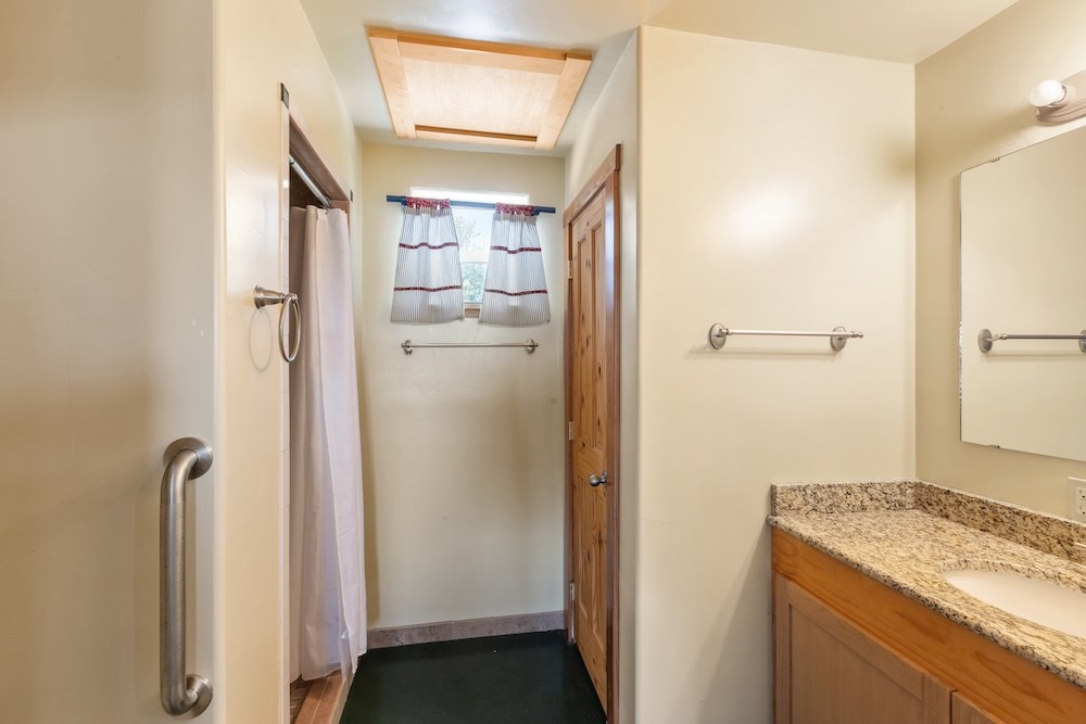 Fredericksburg, Texas, 78624, United States, 2 Bedrooms Bedrooms, ,3 BathroomsBathrooms,Residential,Active,2034005