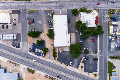 Photo of 1700 Water St, Kerrville, TX 78028 (MLS # 104676)