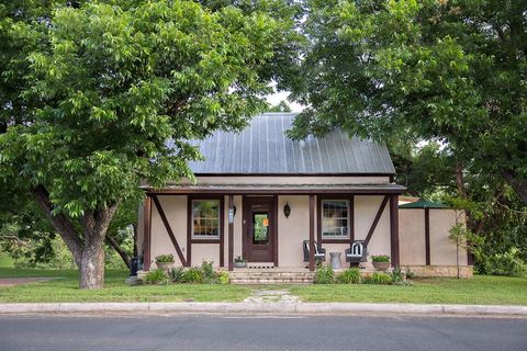 Photo of 204 S Elk St, Fredericksburg, TX 78624 (MLS # 103939)
