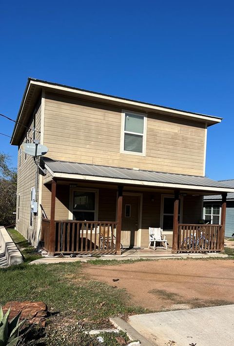 Photo of 306 W Park St, Fredericksburg, TX 78624 (MLS # 99299)