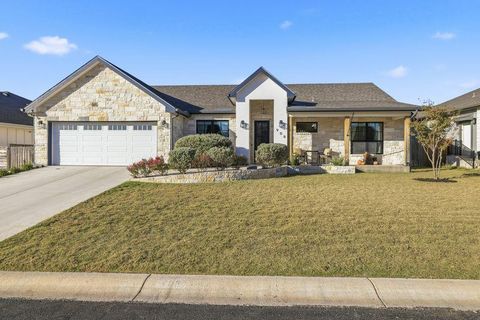 Photo of 908 Smokey Oak Dr, Fredericksburg, TX 78624 (MLS # 101746)