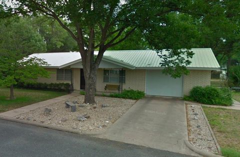 Photo of 701 N Edison St, Fredericksburg, TX 78624 (MLS # 104304)