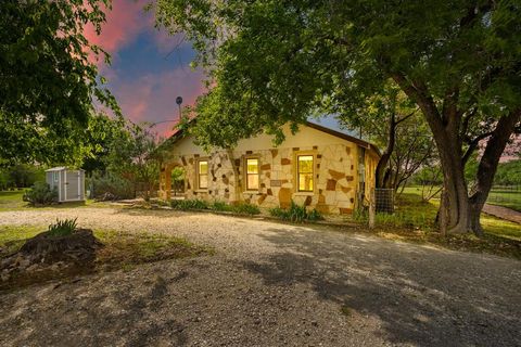 Photo of 1237 Hollmig Lane, Fredericksburg, TX 78642 (MLS # 104279)