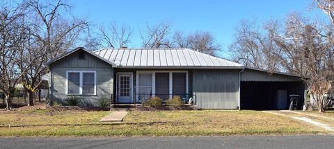 Photo of 806 N Crockett St, Fredericksburg, TX 78624 (MLS # 99417)