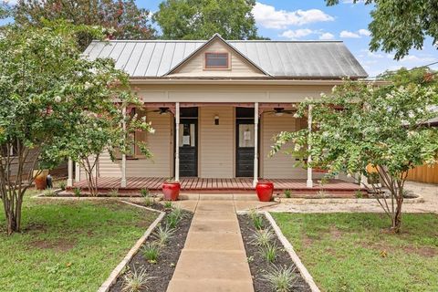 Photo of 514 W Austin St, Fredericksburg, TX 78624 (MLS # 99414)