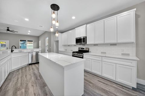 Photo of 1604 Redwood Ct, Fredericksburg, TX 78624 (MLS # 98950)