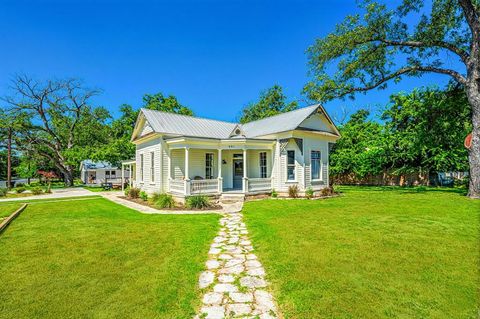 Photo of 501 W San Antonio St, Fredericksburg, TX 78624 (MLS # 104041)