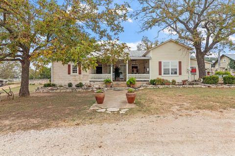 Photo of 1447 Royal Oaks Loop, Fredericksburg, TX 78624 (MLS # 99213)