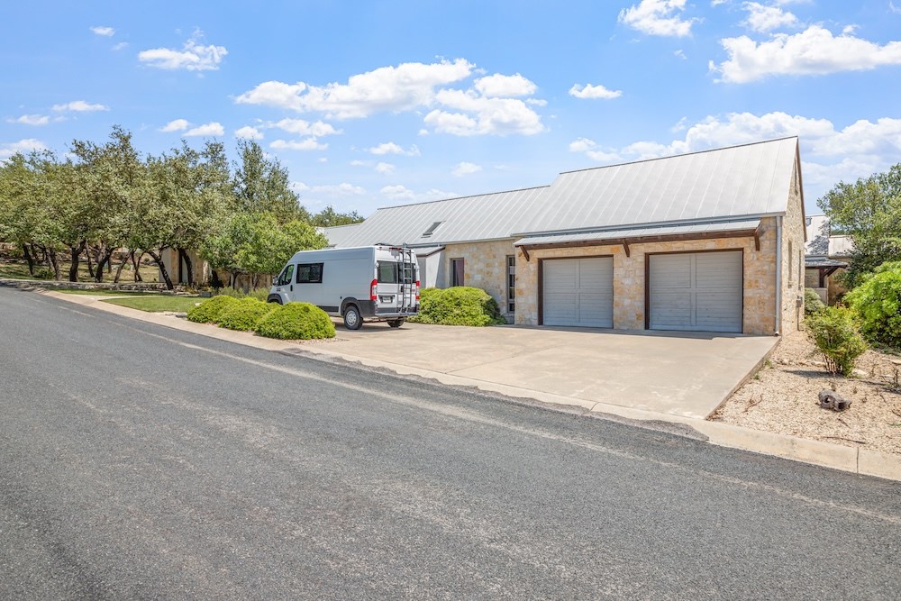 Fredericksburg, Texas, 78624, United States, 3 Bedrooms Bedrooms, ,5 BathroomsBathrooms,Residential,Active,2015801
