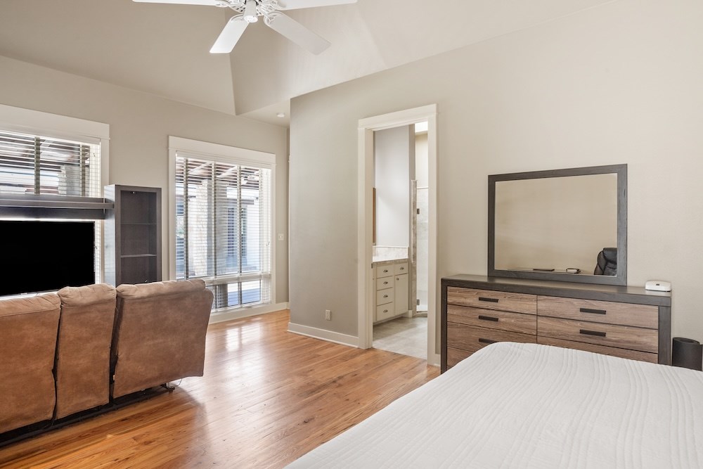 Fredericksburg, Texas, 78624, United States, 3 Bedrooms Bedrooms, ,5 BathroomsBathrooms,Residential,Active,2015801
