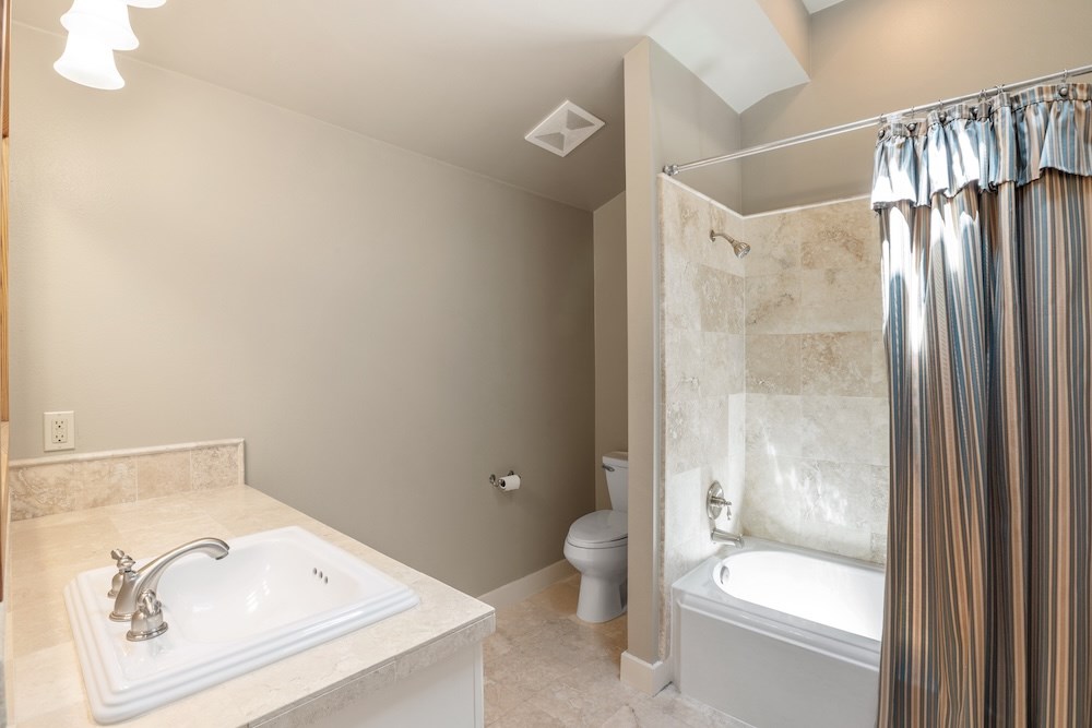Fredericksburg, Texas, 78624, United States, 3 Bedrooms Bedrooms, ,5 BathroomsBathrooms,Residential,Active,2015801