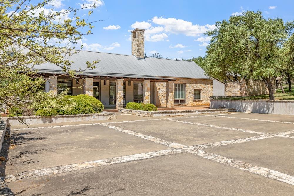 Fredericksburg, Texas, 78624, United States, 3 Bedrooms Bedrooms, ,5 BathroomsBathrooms,Residential,Active,2015801