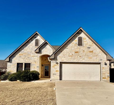Photo of 704 Darlington Dr, Fredericksburg, TX 78624 (MLS # 101694)