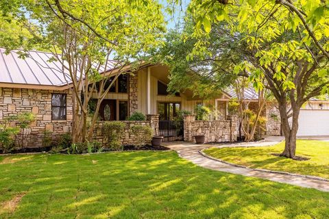 Photo of 207 E Spring Mill Dr., Kerrville, TX 78028 (MLS # 104236)
