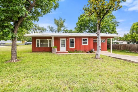 Photo of 304 W Live Oak St, Fredericksburg, TX 78624 (MLS # 104565)
