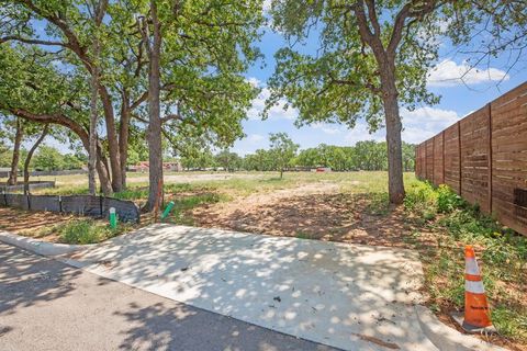 Photo of 1009 W Travis St, Fredericksburg, TX 78624 (MLS # 99383)