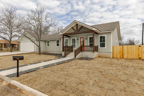 Photo of 404 W Nimitz St, Fredericksburg, TX 78624 (MLS # 100496)