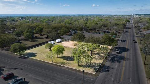 Photo of 1007 N Llano St, Fredericksburg, TX 78624 (MLS # 104114)