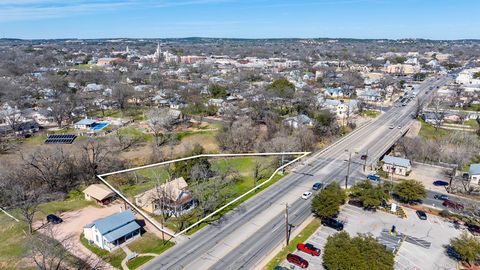 Photo of 402 S Adams St, Fredericksburg, TX 78624 (MLS # 98350)