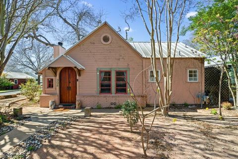 Photo of 308 Cottonwood St, Fredericksburg, TX 78624 (MLS # 104007)