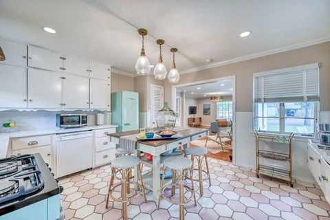 Photo of 708 W Schubert St, Fredericksburg, TX 78624 (MLS # 101666)