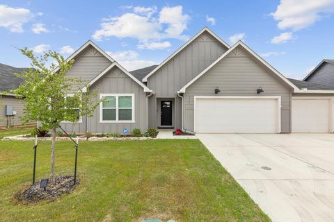 Photo of 717 Grace Ln, Fredericksburg, TX 78624 (MLS # 104125)